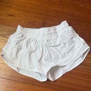 Lululemon Hotty Hot 2.5 inch - White